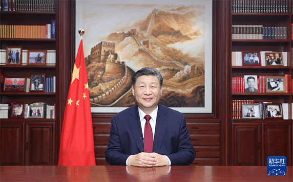 新年前夕，國家主席習(xí)近平通過中央廣播電視總臺(tái)和互聯(lián)網(wǎng)，發(fā)表二〇二四年新年賀詞。 新華社記者 鞠鵬 攝
