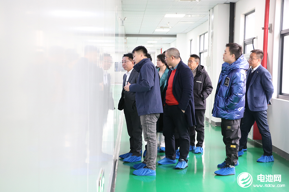 中國(guó)電池新能源產(chǎn)業(yè)鏈調(diào)研團(tuán)一行參觀考察江蘇衛(wèi)藍(lán)新能源