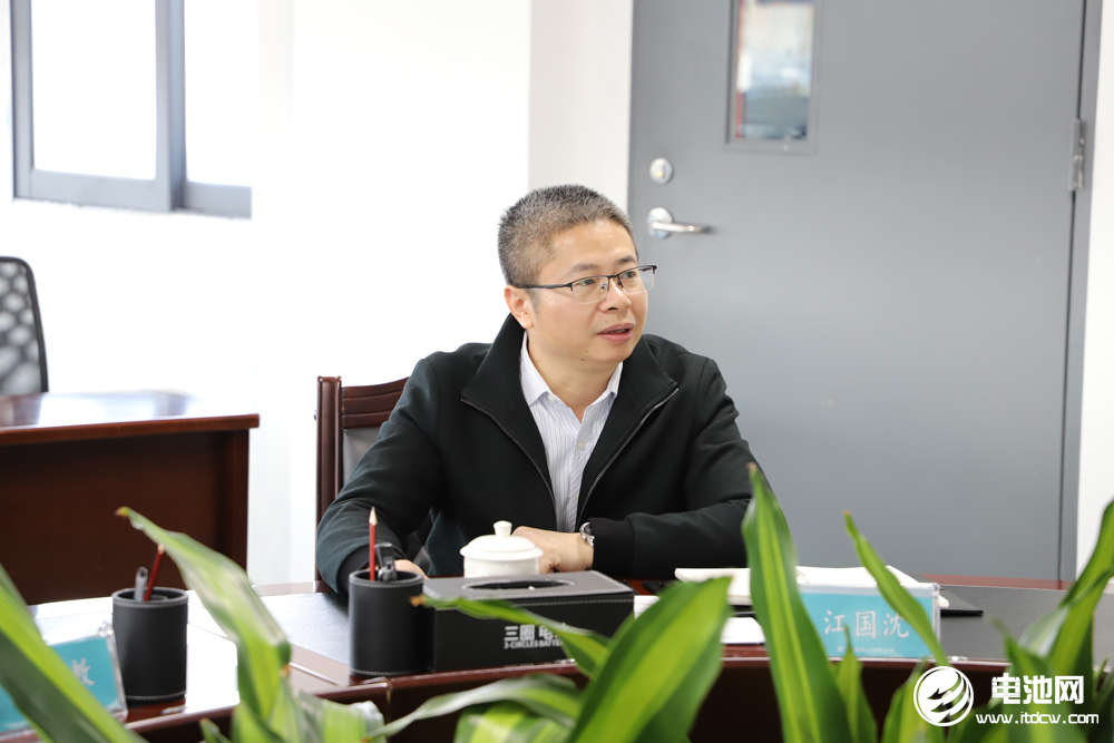 三圈電池黨總支委員、副總經(jīng)理江國沈
