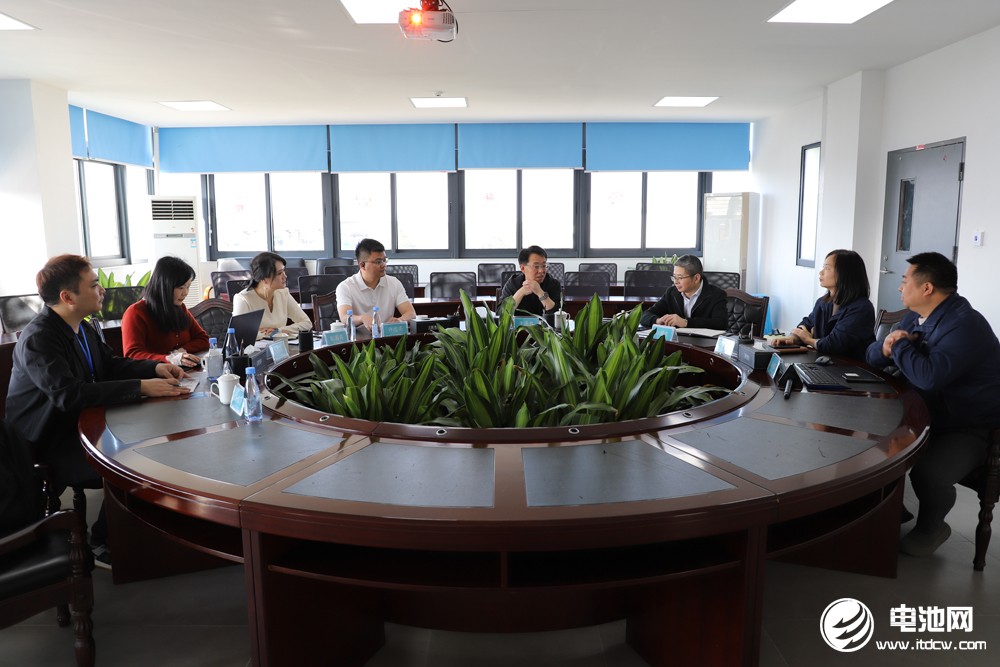 中國電池新能源產(chǎn)業(yè)鏈調研采訪團一行參觀考察三圈電池