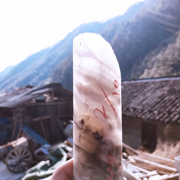 毛陽(yáng)螢石礦巖心 圖片來(lái)源：浙礦集團(tuán)