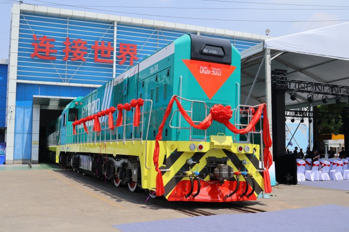 搭載磷酸鐵鋰動力電池！我國系列化標準新能源機車產(chǎn)品首次出口海外